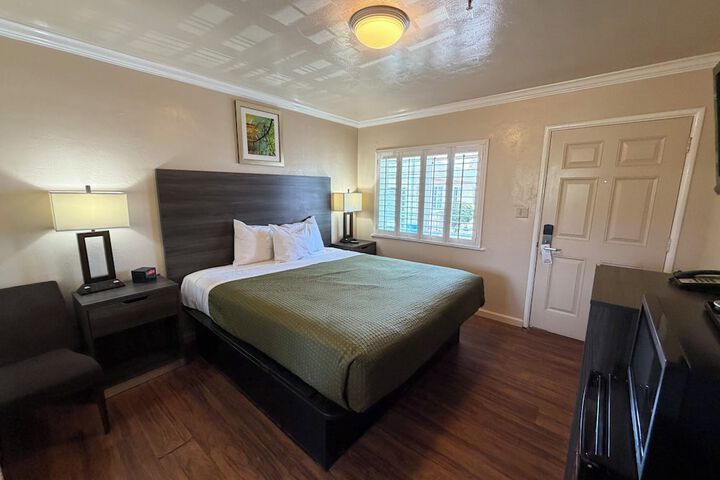Room 25 of 62