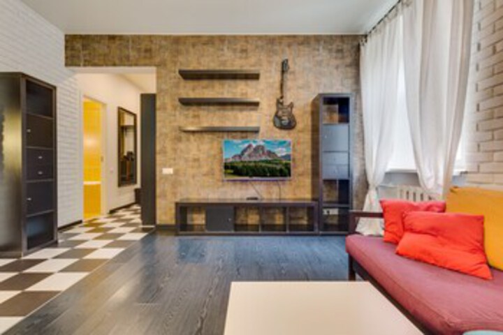 Room 8 of 19