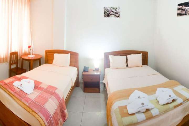 Room 9 of 39