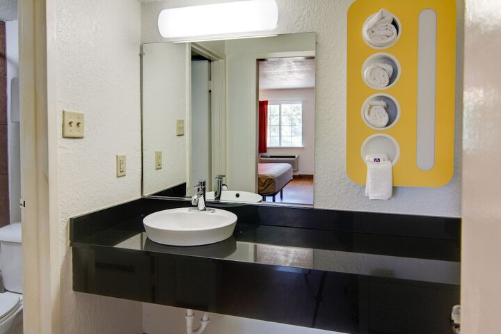 Room 13 of 29