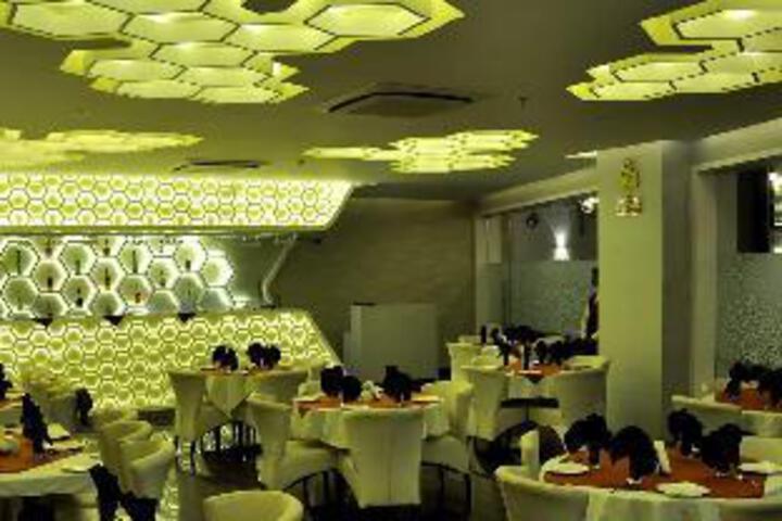 Dining 3 of 7