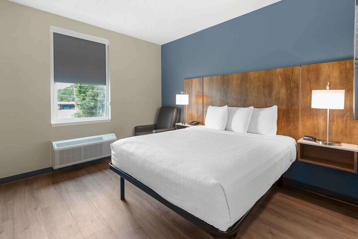 Standard Studio 1 Queen Bed (10 of 13)