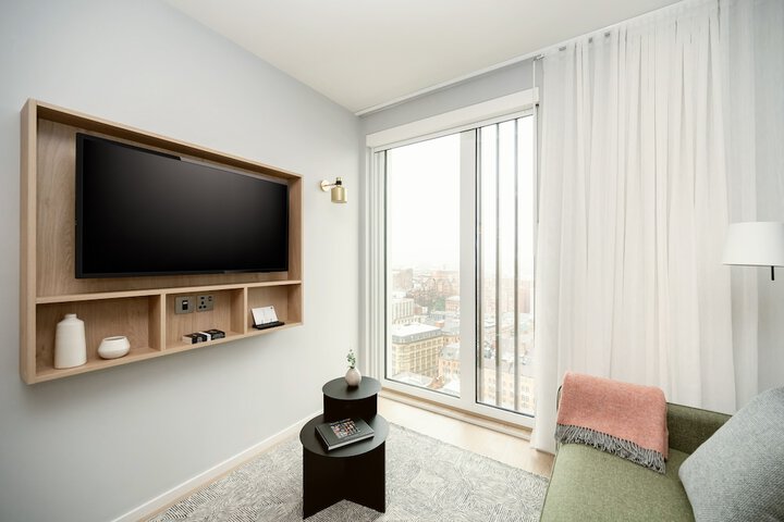 Room 50 of 82