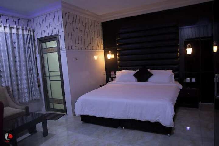 Room 42 of 76