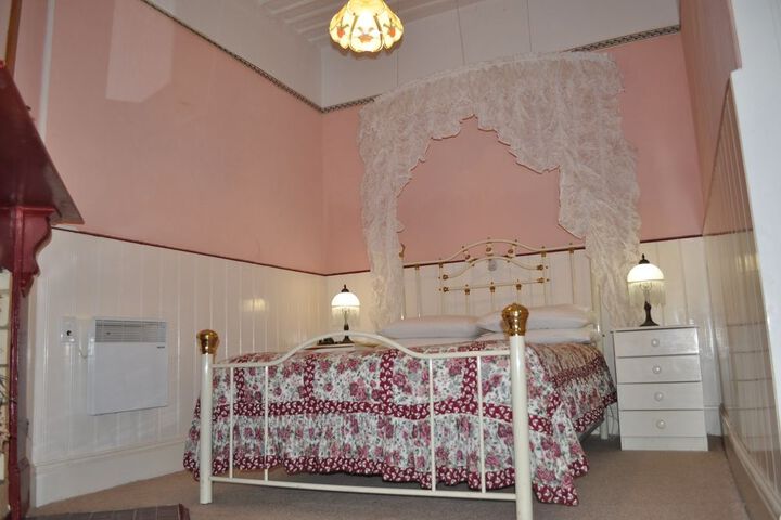 Room 4 of 24