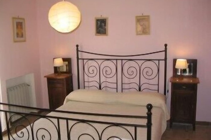 Room 3 of 8