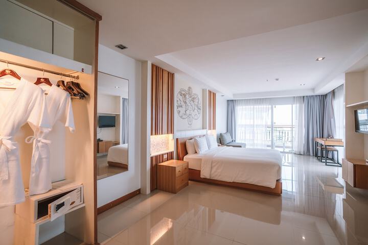 Room 34 of 165