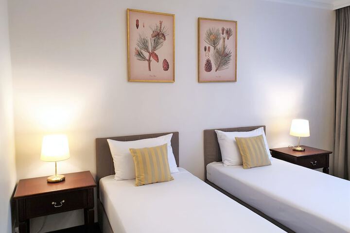 Room 11 of 34