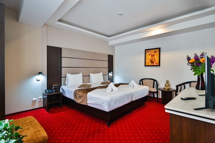 Room 25 of 46