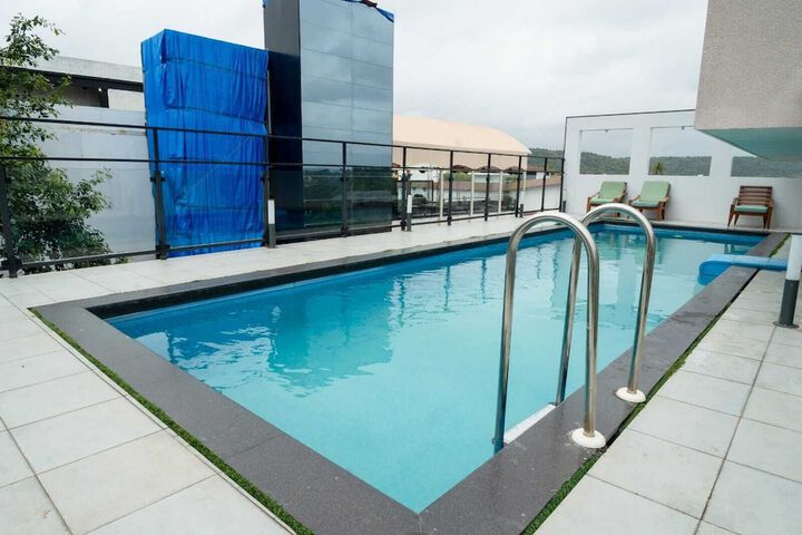 Pool 30 of 41