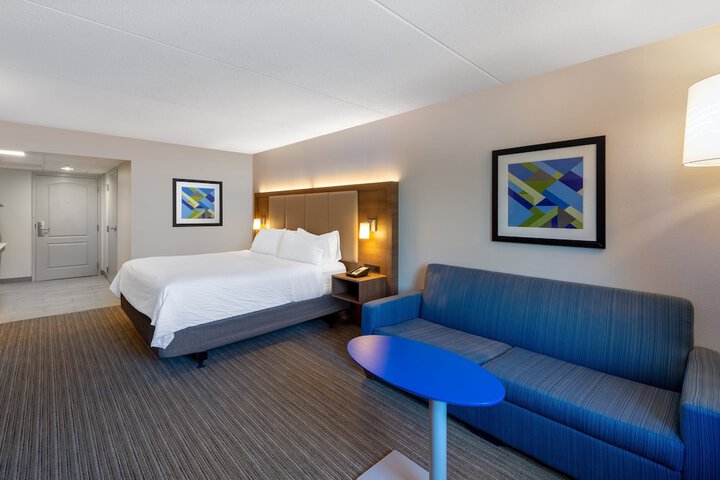 Standard King Bed Accessible (17 of 23)
