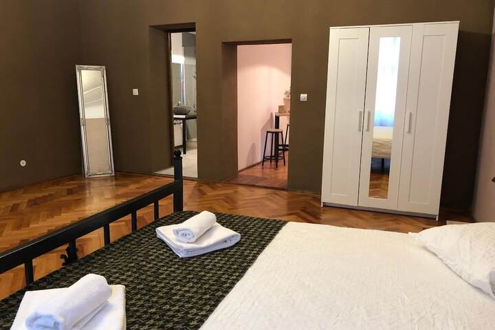 Room 20 of 32