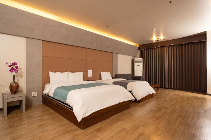 Room 16 of 23