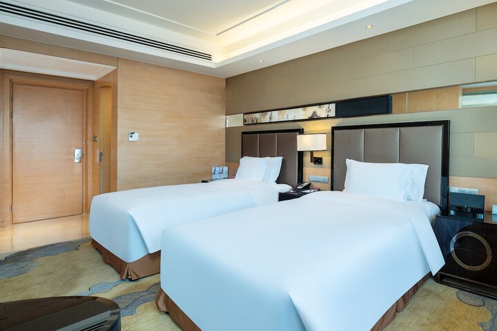 Room 15 of 79