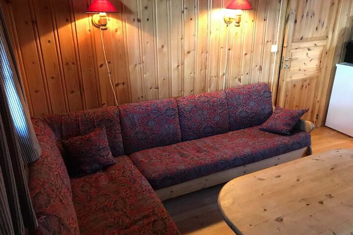 Room 12 of 19