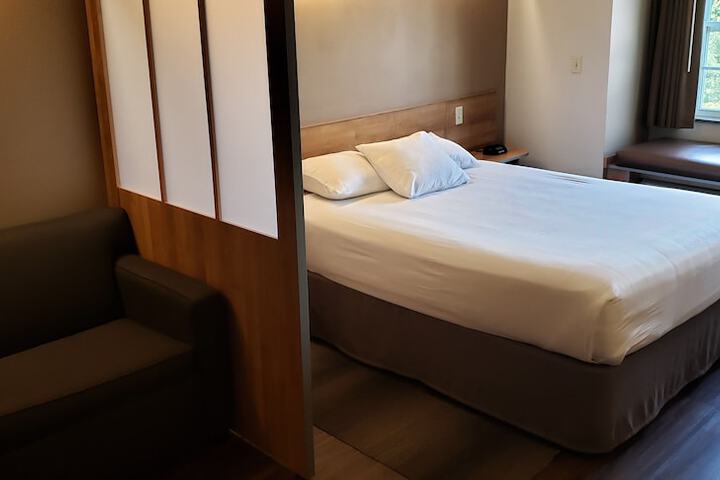 1 Queen Bed (6 of 31)