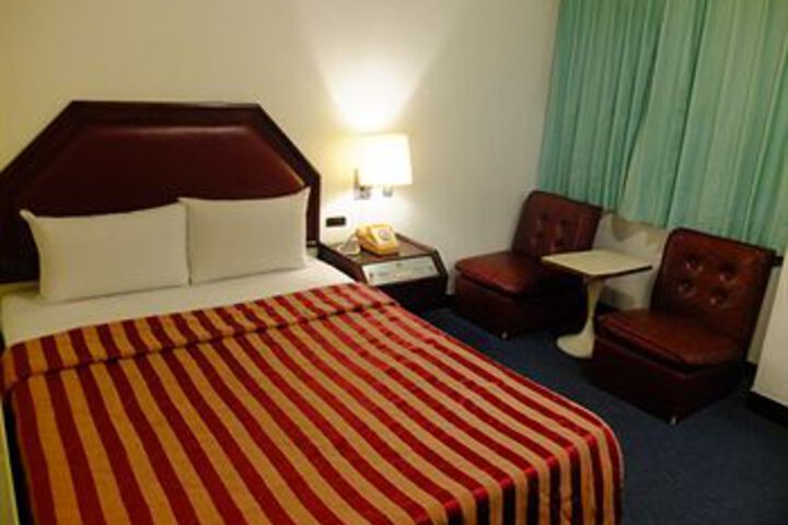 Room 11 of 19