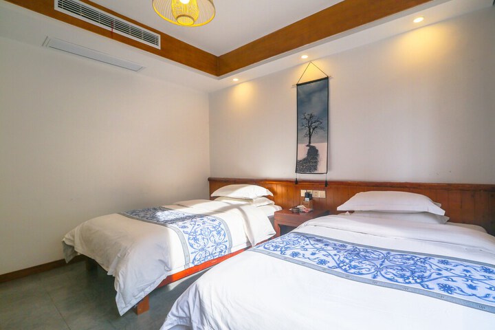 Room 44 of 153