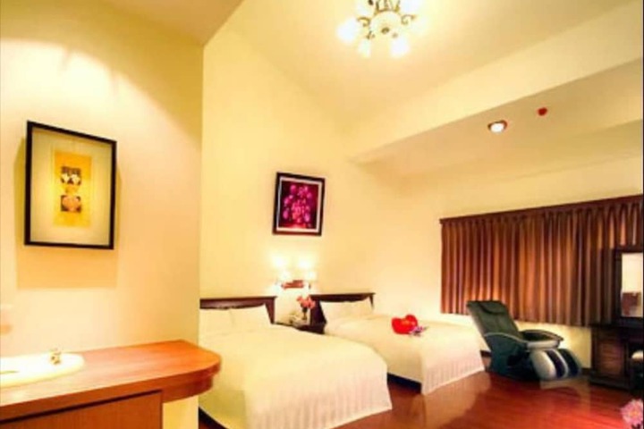 Room 6 of 23