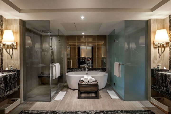 Room 15 of 104