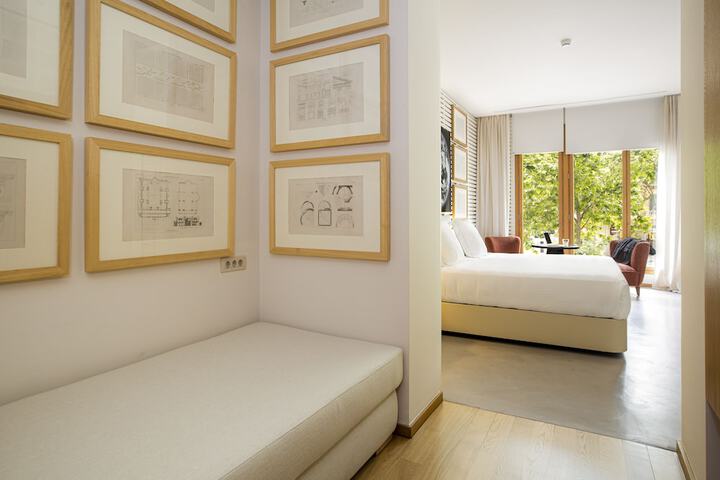 Room 4 of 74