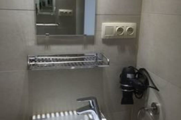 Room 10 of 20