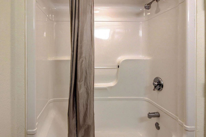 1 Queen Bed Kitchen (5 of 7)