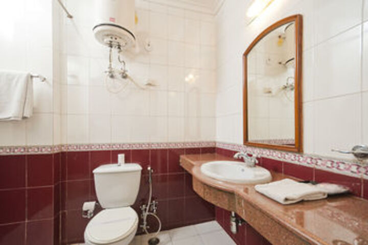 Room 4 of 25