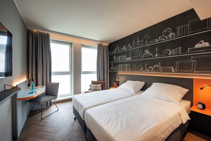 Room 21 of 66