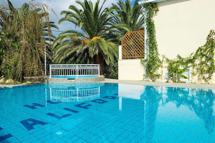 Hotel Pool