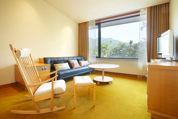 Room 16 of 46