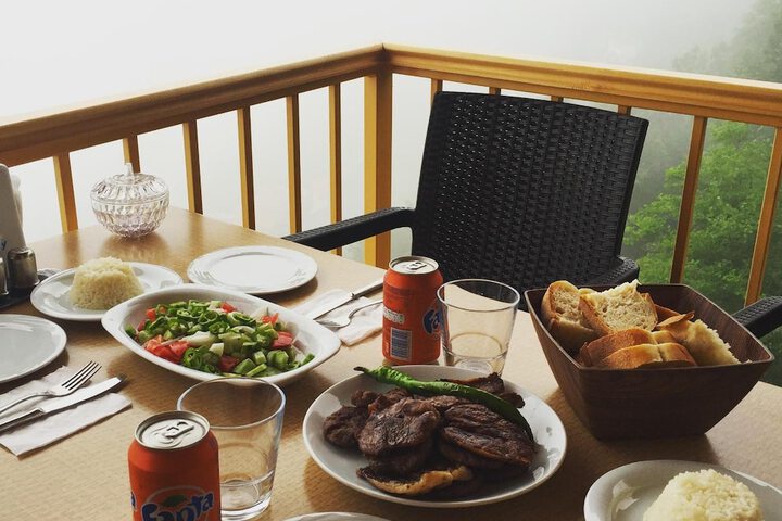 Dining 32 of 42