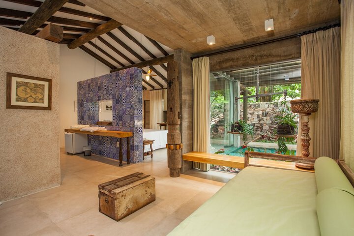 Room 15 of 90