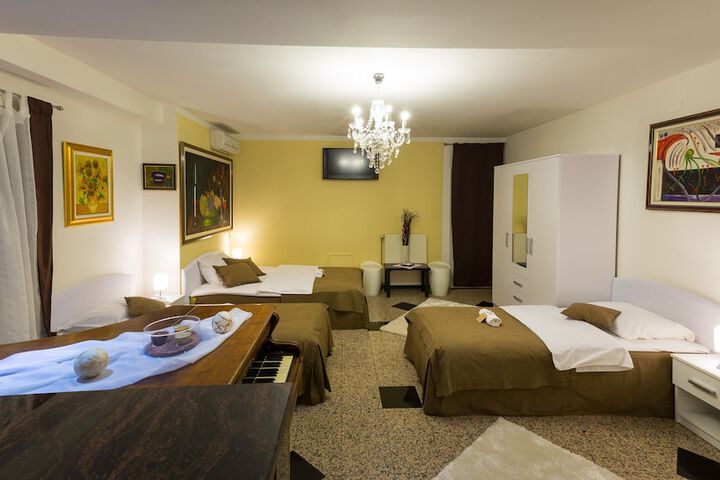 Room 11 of 36