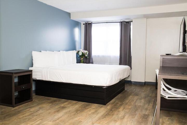 Standard | King Bed (5 of 5)
