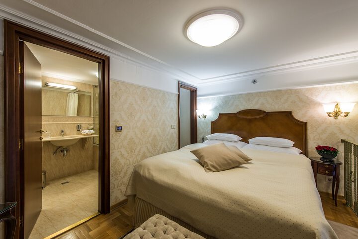 Room 35 of 95