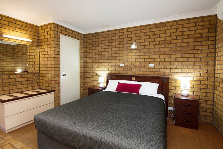 Room 5 of 34