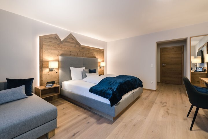 Room 5 of 92