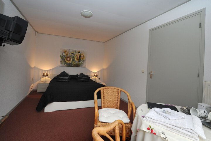 Room 4 of 46