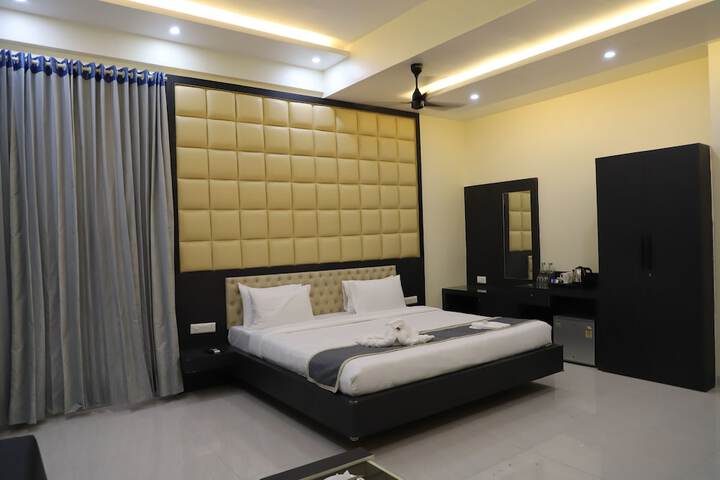 Room 3 of 71