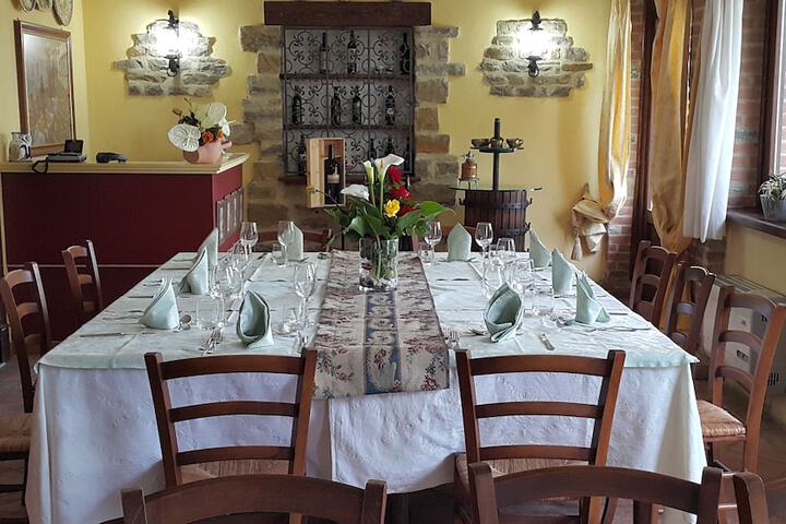 Dining 27 of 49