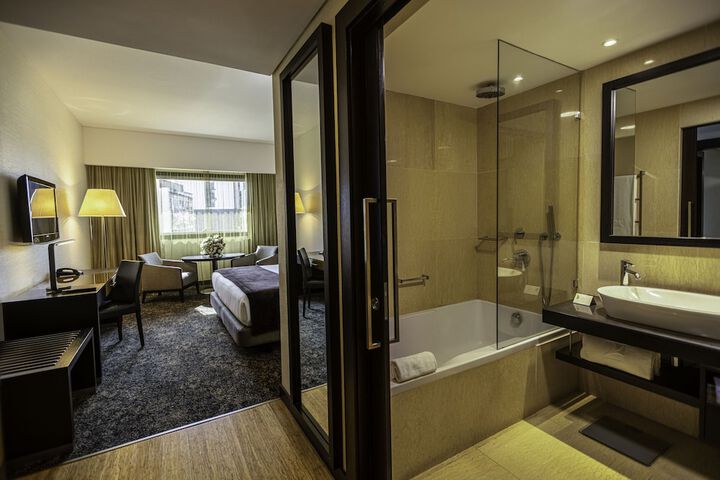 Room 29 of 82