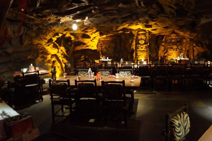 Dining 56 of 76