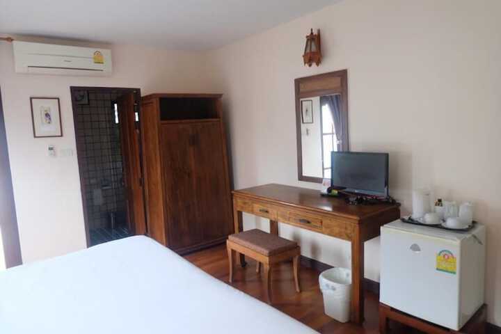 Room 22 of 38