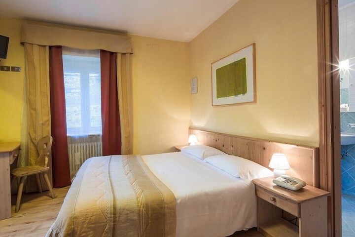 Room 7 of 28