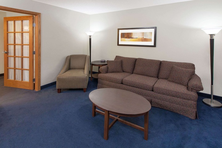 1 King Bed 1 Bedroom Suite (11 of 13)