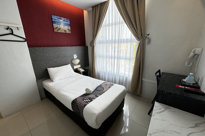 Room 14 of 30