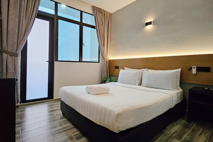Room 20 of 102