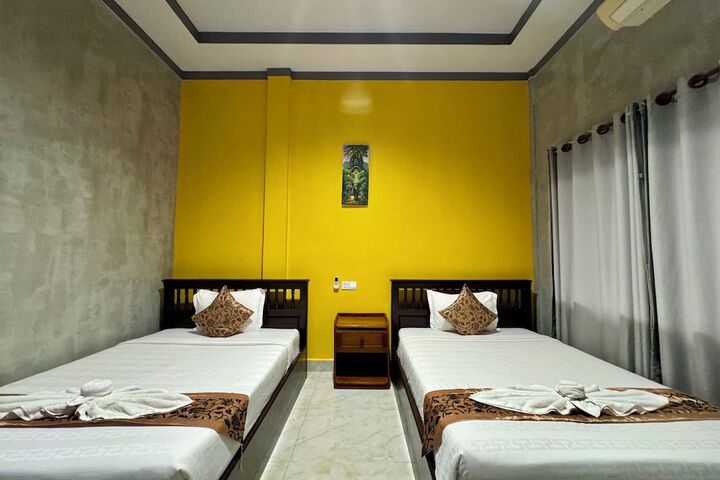 Room 10 of 30