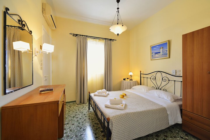 Room 10 of 25